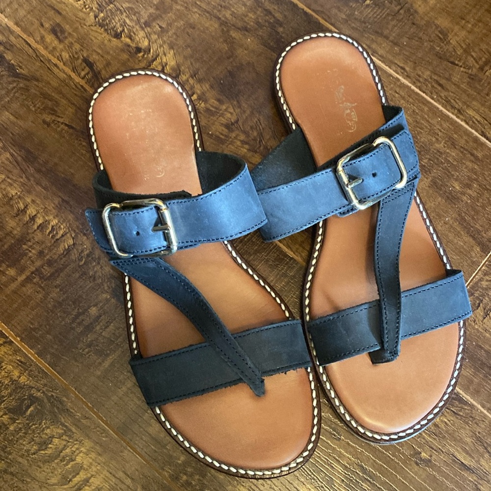 Coach and four sandals